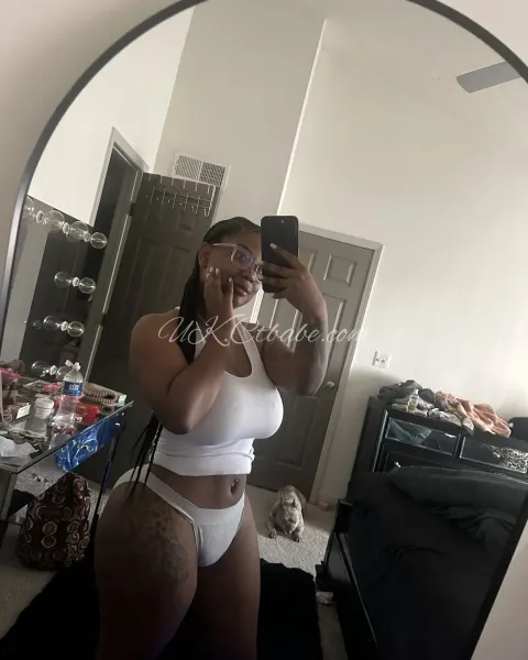 Hannah New independent hot Photo 1 of 1