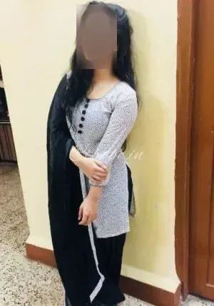 Nisha Roy  Bangalore low price Photo 2 of 2