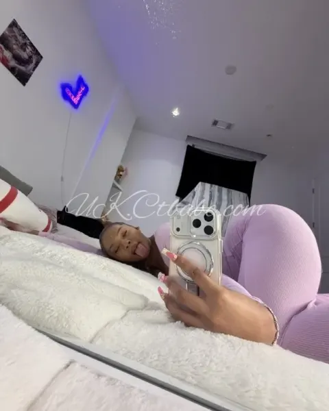 Annie  sex without condom Photo 1 of 1
