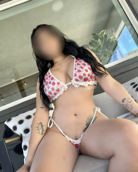 Laura  Am available anytime Photo 1 of 1