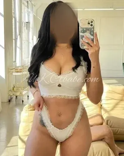 Laura  Am available anytime Photo 1 of 1