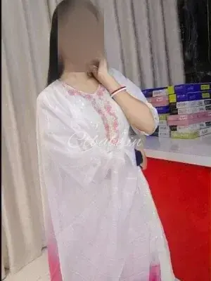 ꧁༺90658✳️33360༻꧂Neha ༻Sharma༻💖call  girls 💞VIP escorts 🌺service hot༺💞༻ and Geniune - Call Girls in Bhopal
