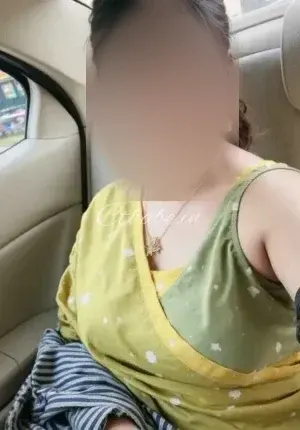 Pooja Singh  Low price genuine Photo 1 of 1